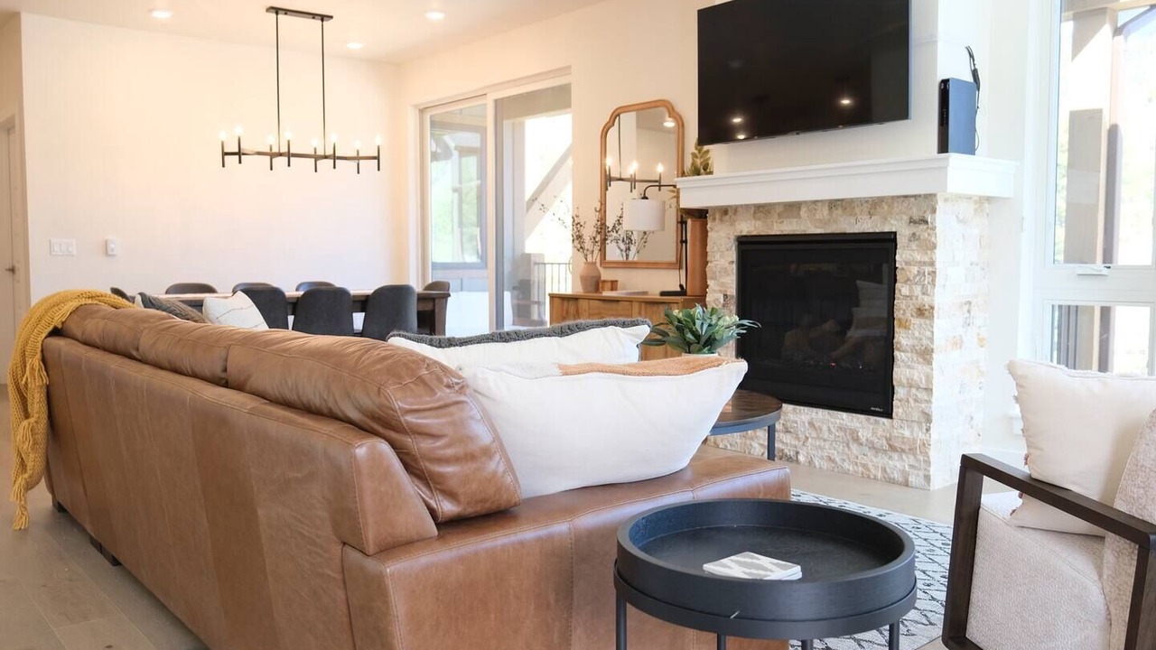 Photo of Livingroom in Lakeside Village
