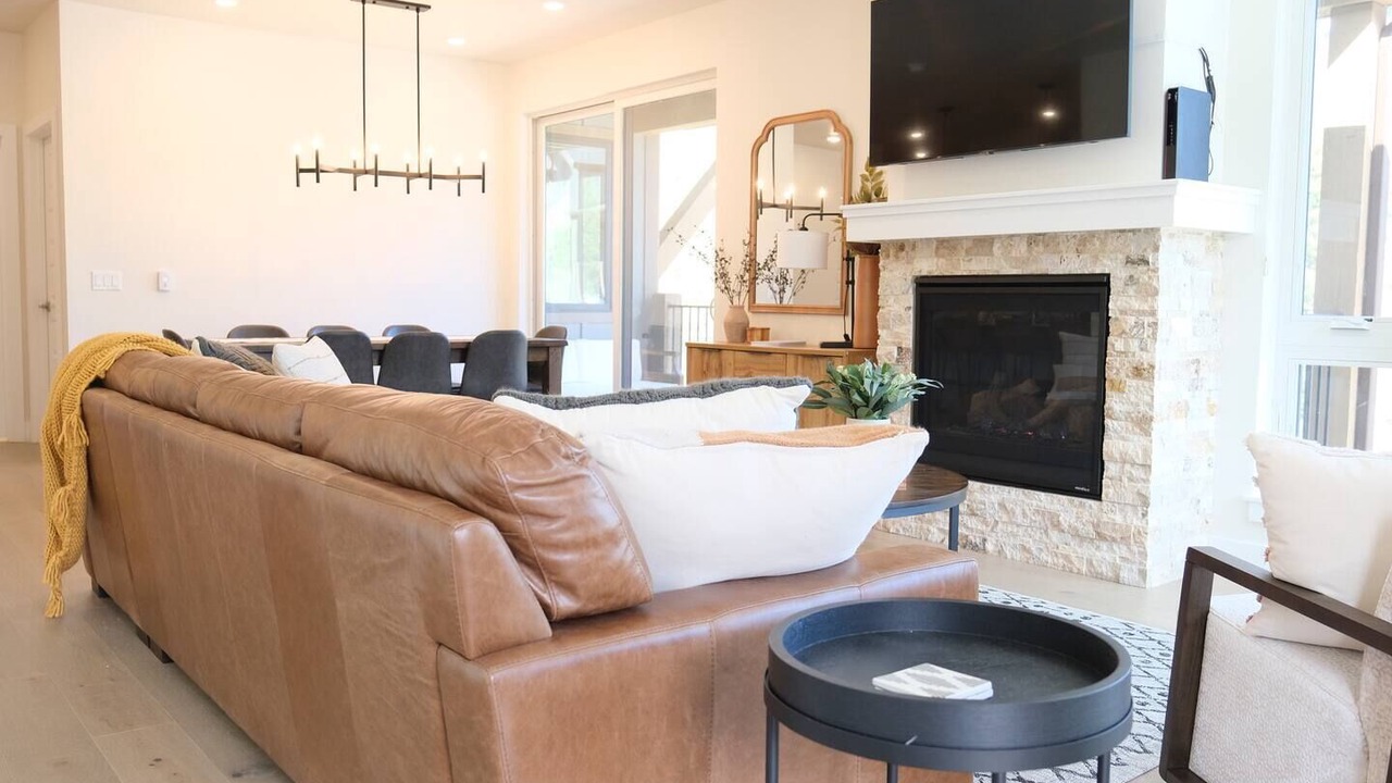 Photo of Livingroom in Lakeside Village