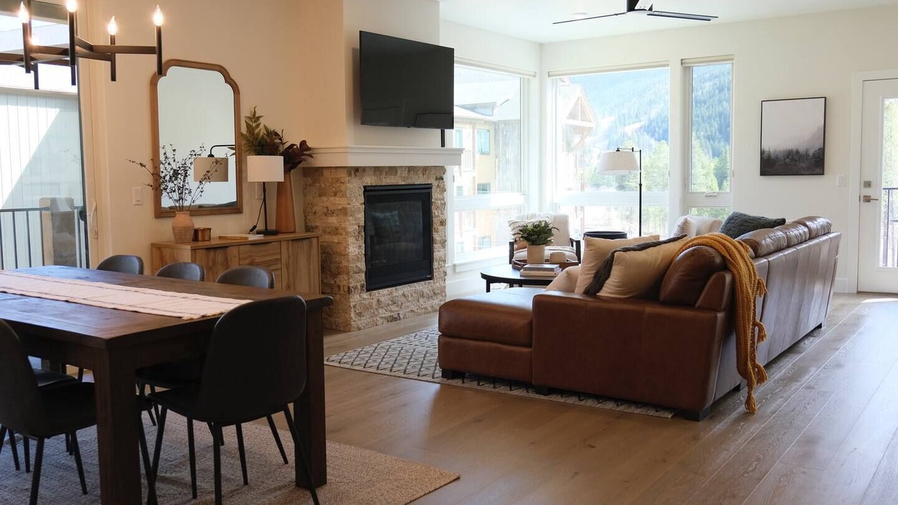 Photo of Livingroom in Lakeside Village
