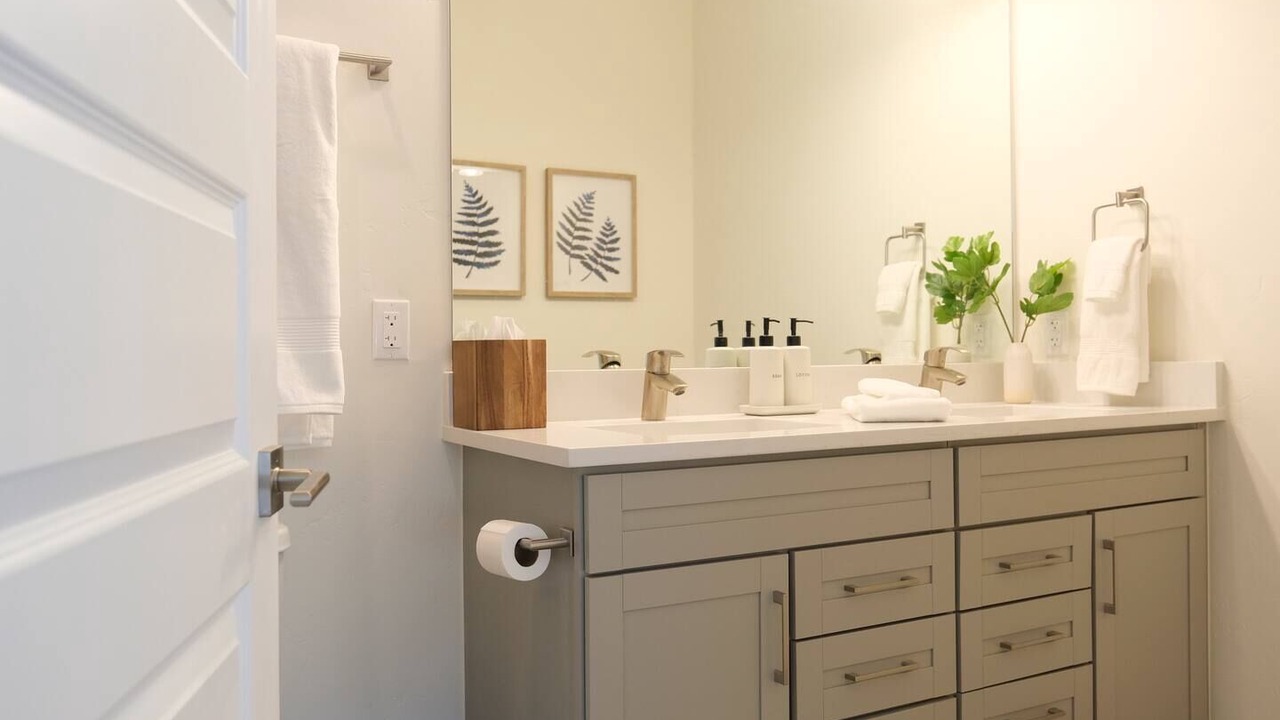 Photo of Bathroom in Lakeside Village