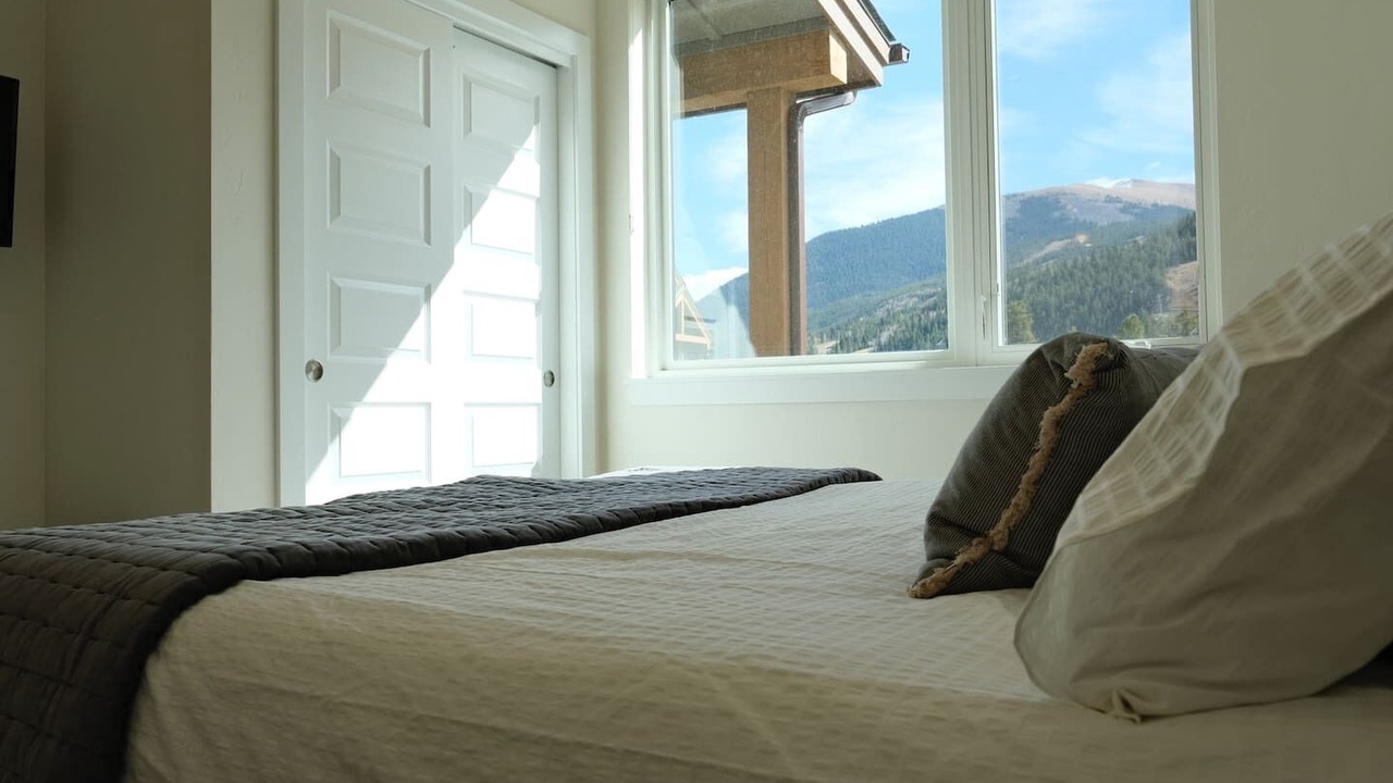 Photo of Bedroom in Lakeside Village