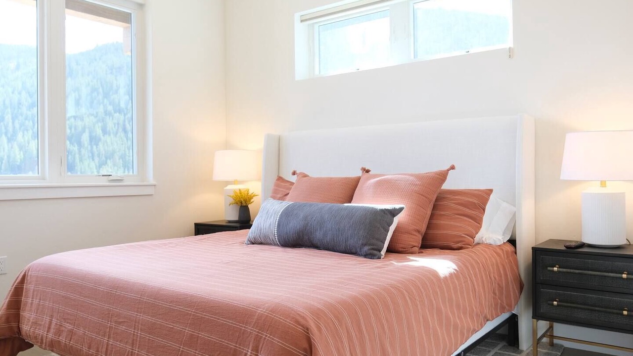 Photo of Bedroom in Lakeside Village