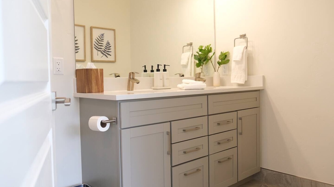 Photo of Bathroom in Lakeside Village