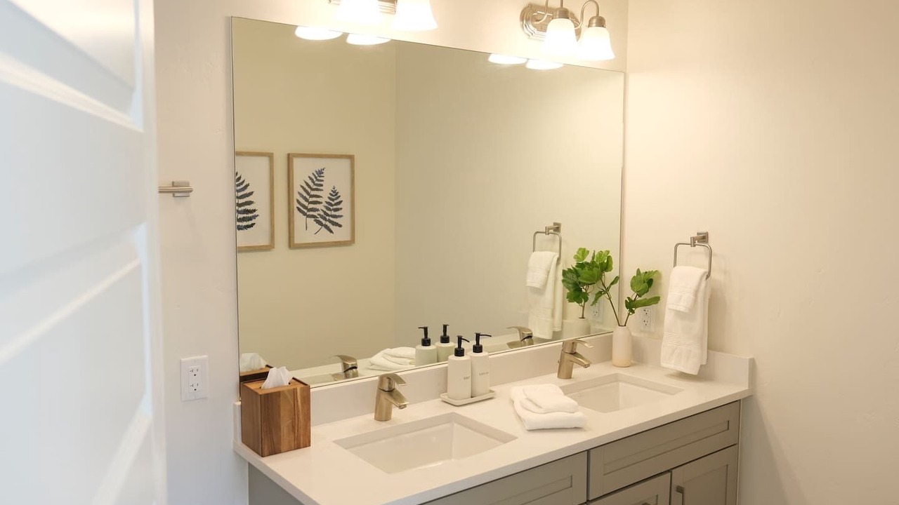 Photo of Bathroom in Lakeside Village