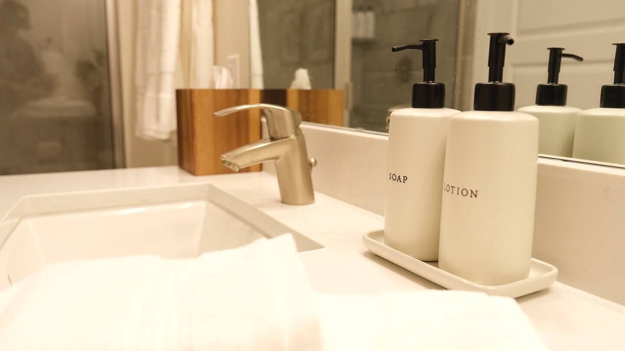 Photo of Bathroom in Lakeside Village