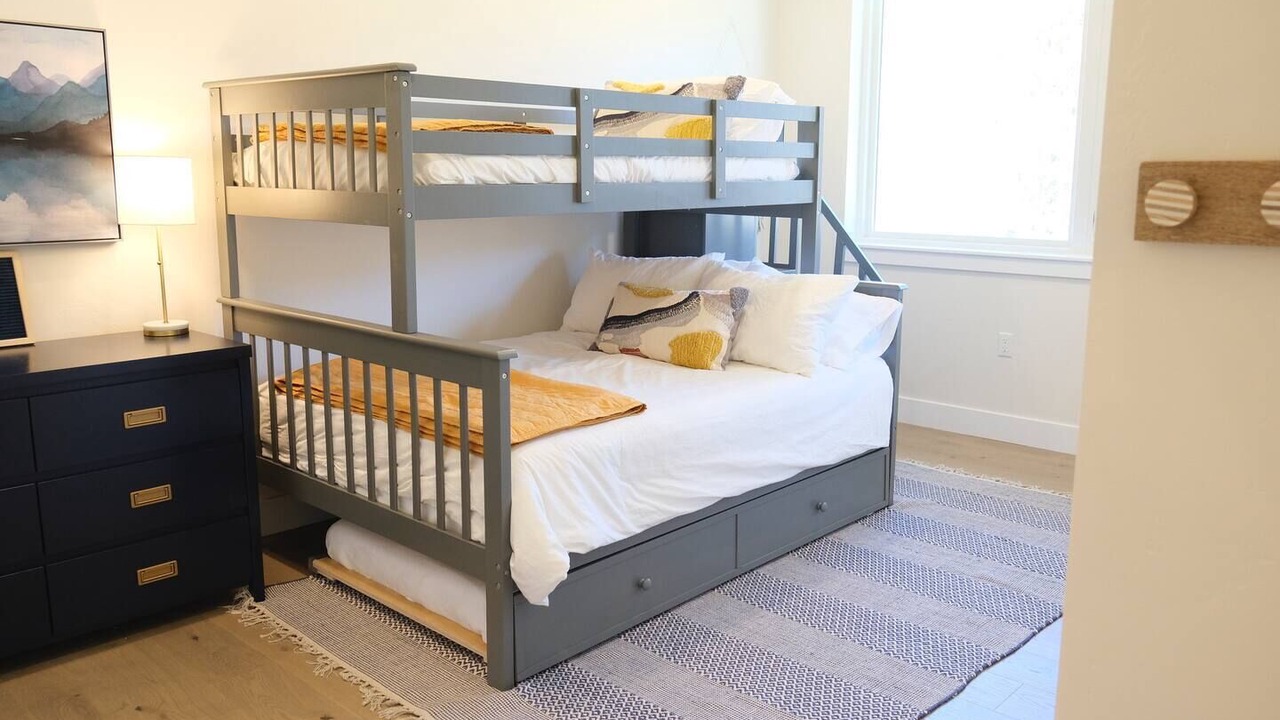 Photo of Bedroom in Lakeside Village