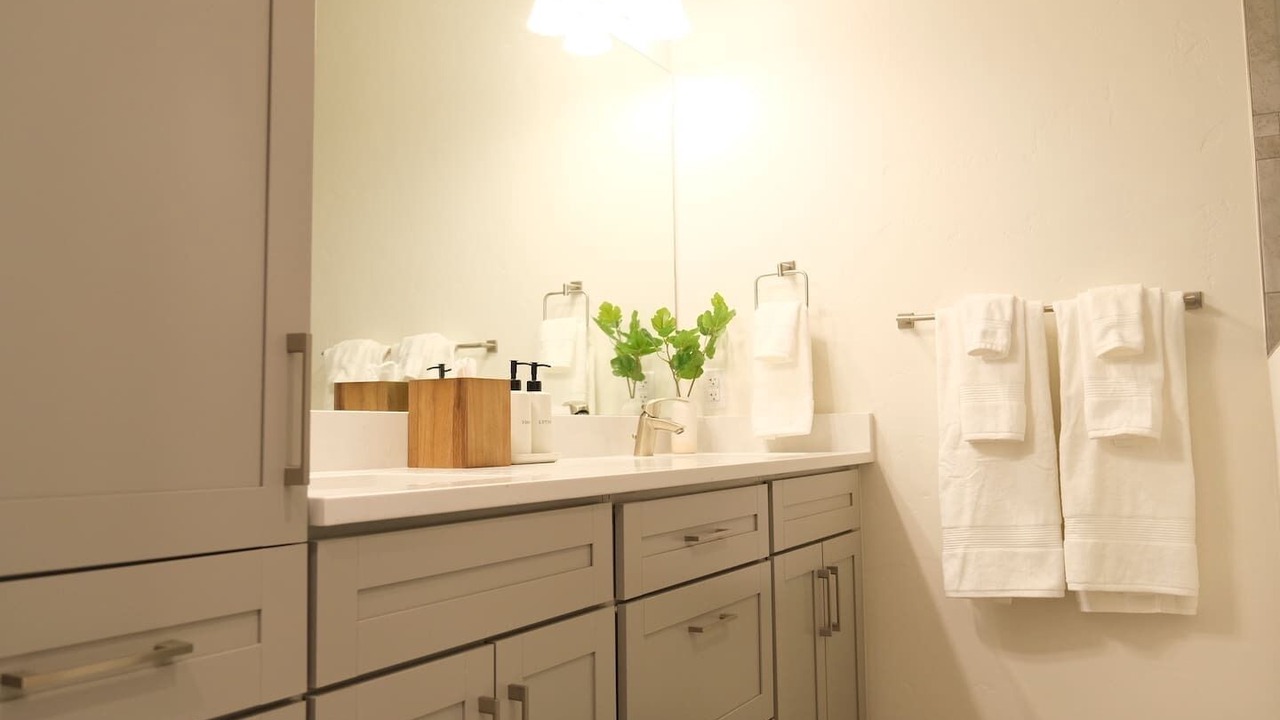 Photo of Bathroom in Lakeside Village