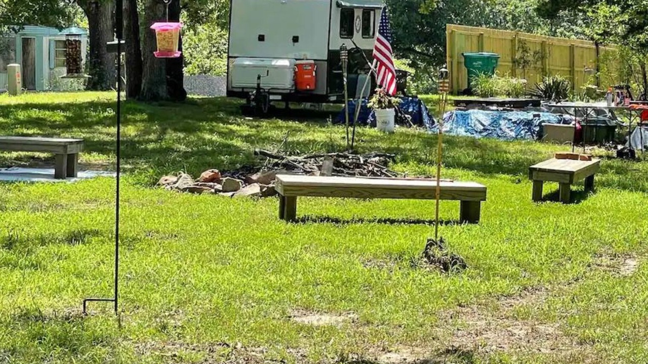 Photo of Others in Bourbon