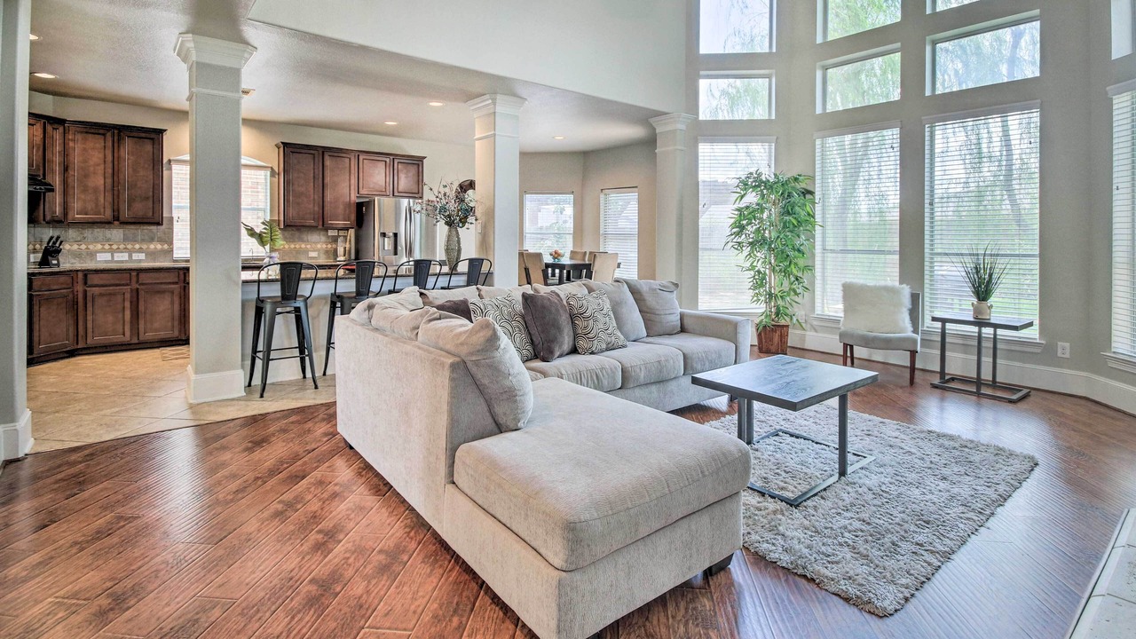 Photo of Livingroom in Iowa Colony