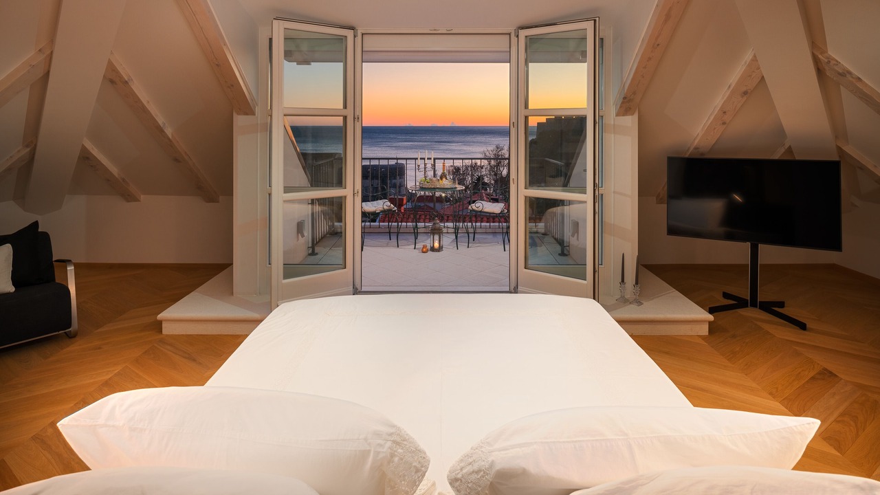 Photo of Bedroom in Pile