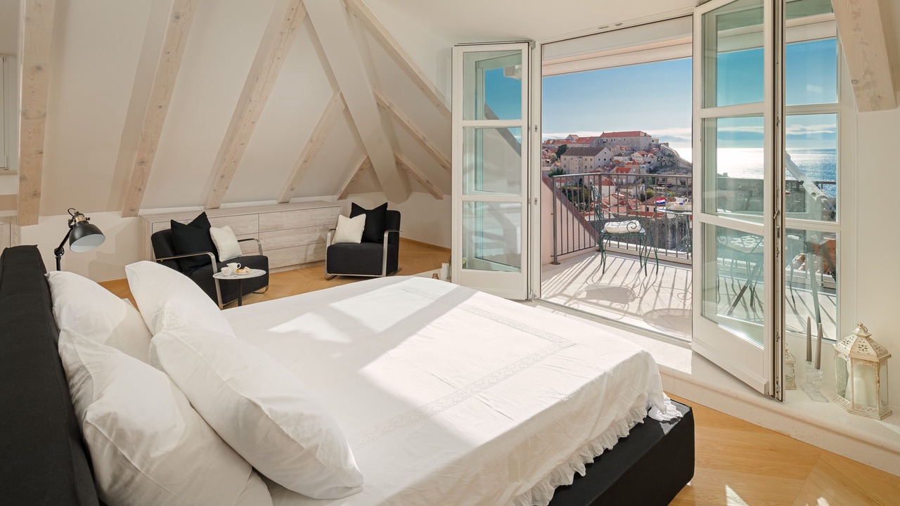 Photo of Bedroom in Pile