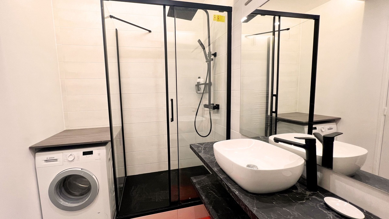 Photo of Bathroom in Republique–Point-du-Jour