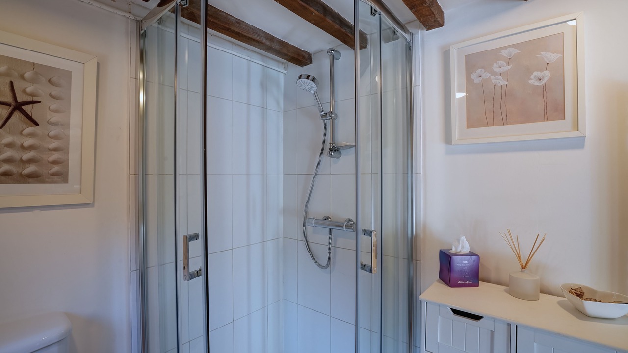 Photo of Bathroom in Trunch