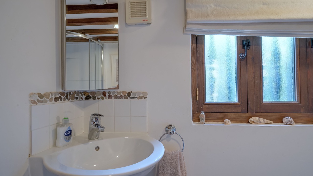 Photo of Bathroom in Trunch