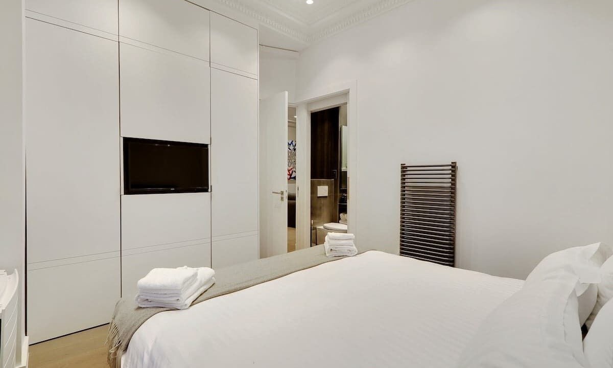 Photo of Bedroom in Chaillot