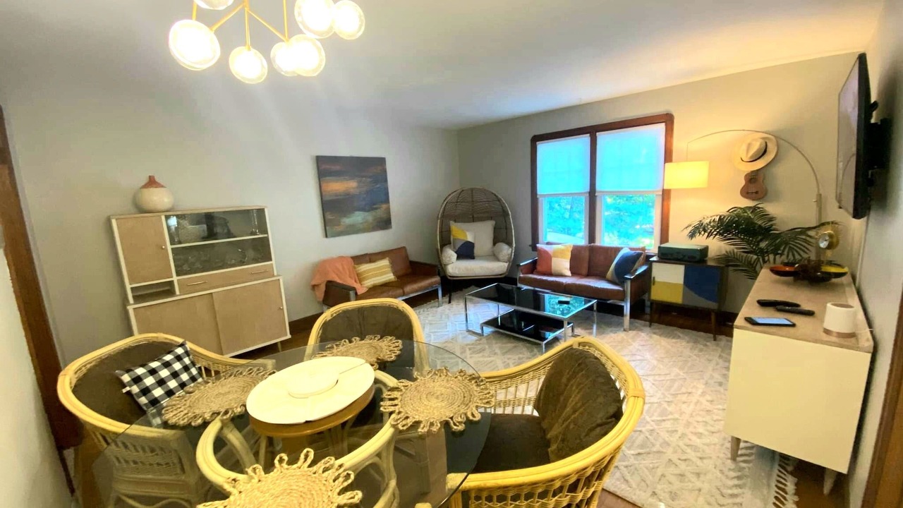 Photo of Livingroom in East Aurora