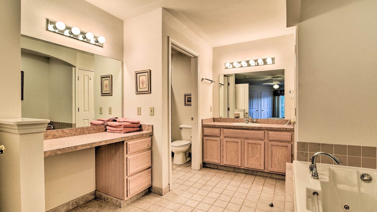 Photo of Bathroom in Pigeon