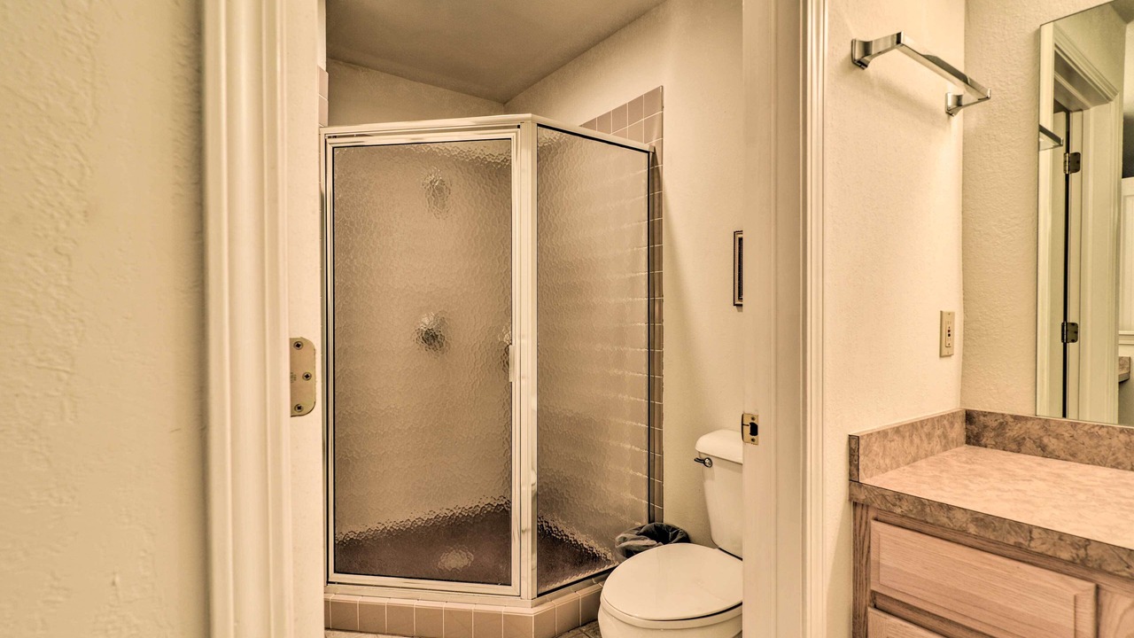 Photo of Bathroom in Pigeon