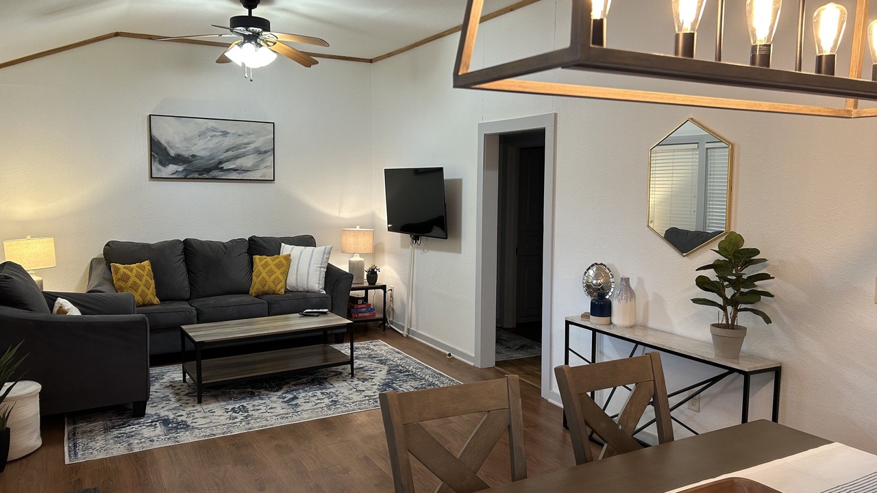 Photo of Livingroom in Shiner