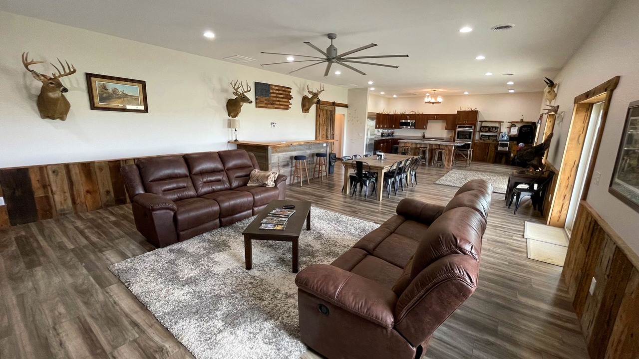 Photo of Livingroom in Ellis County