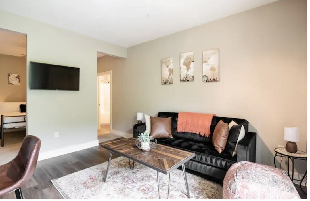 Photo of Livingroom in Barclay Downs
