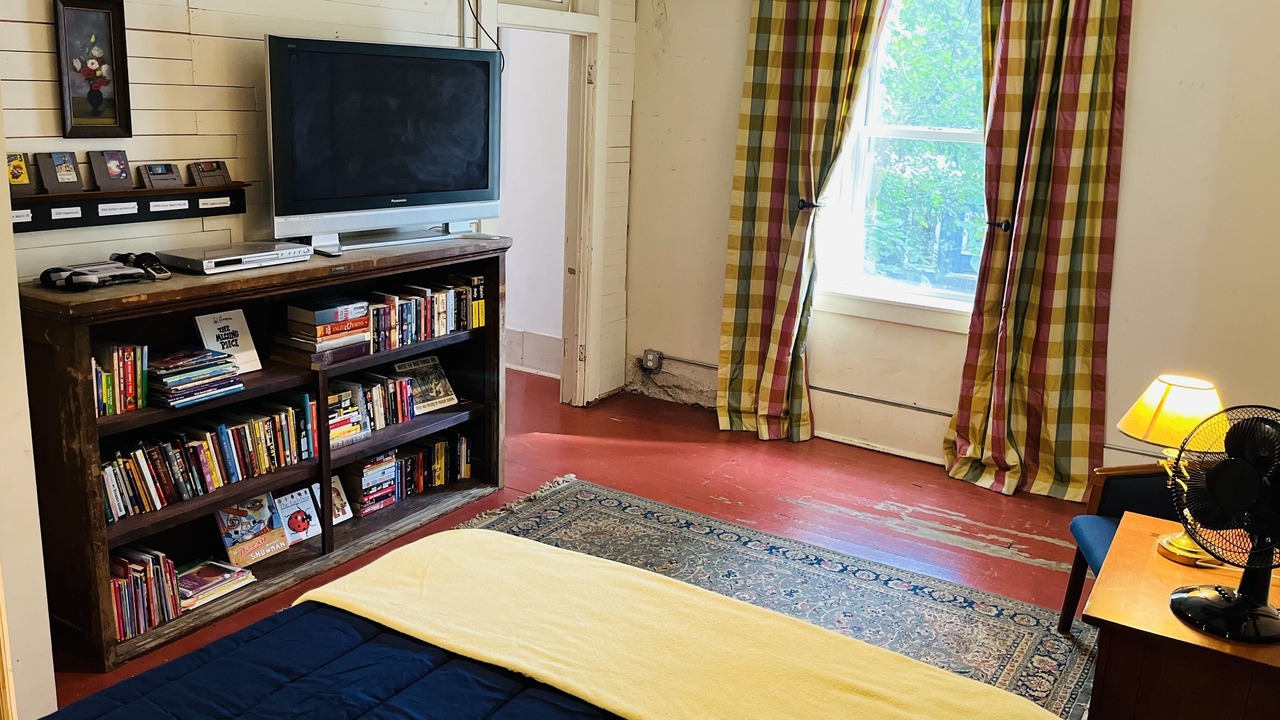 Photo of Bedroom in Eureka Springs Historic District
