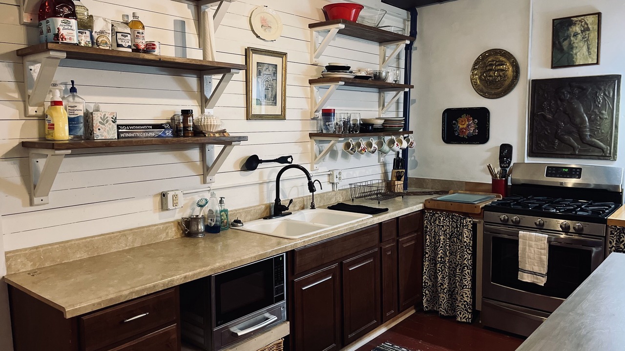Photo of Kitchen in Eureka Springs Historic District