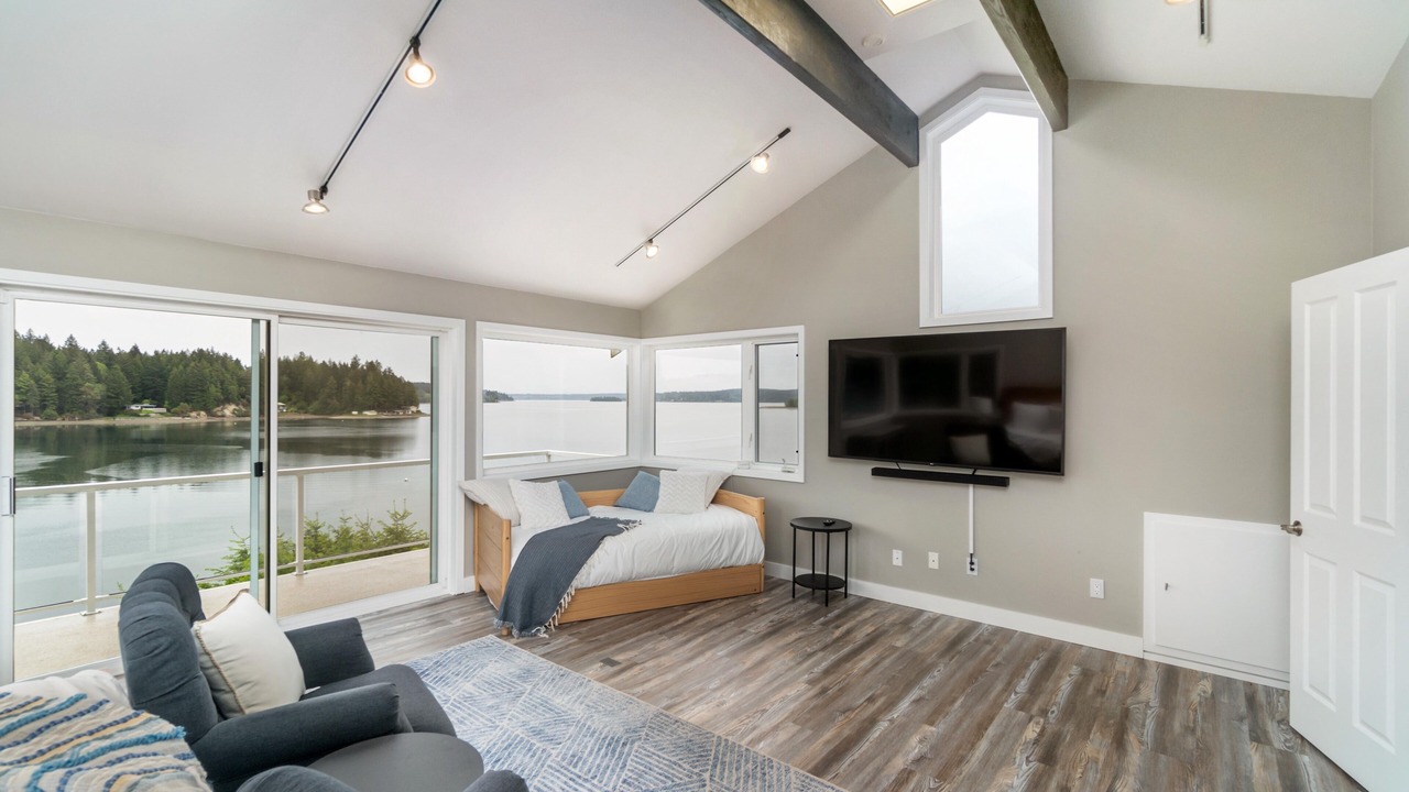 Photo of Livingroom in Longbranch