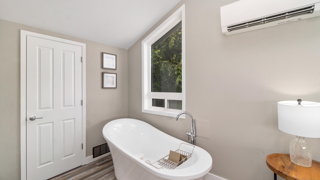 Photo of Bathroom in Longbranch