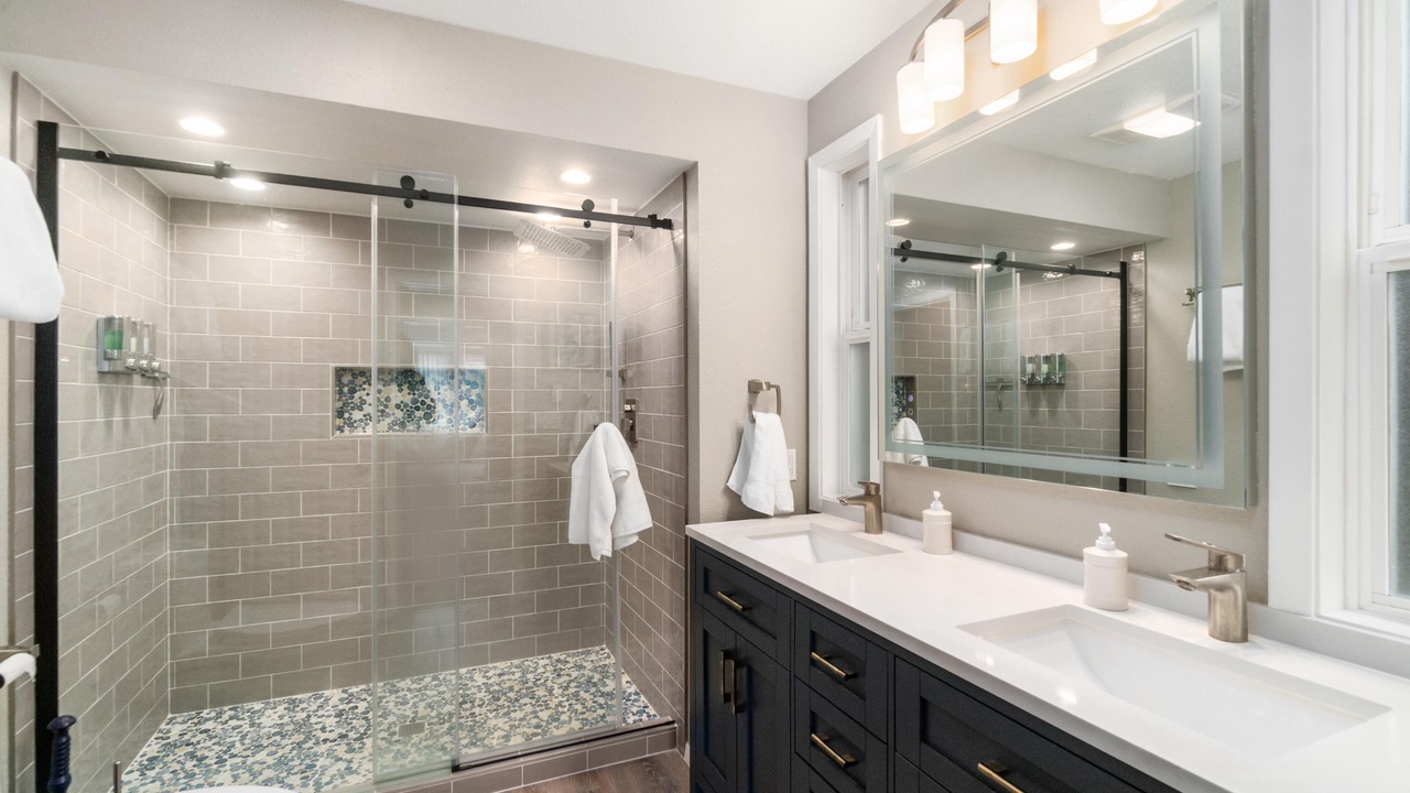 Photo of Bathroom in Longbranch