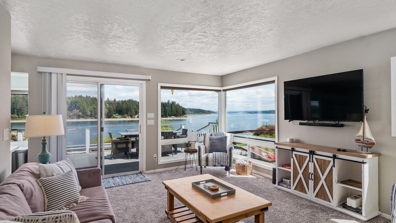 Photo of Livingroom in Longbranch