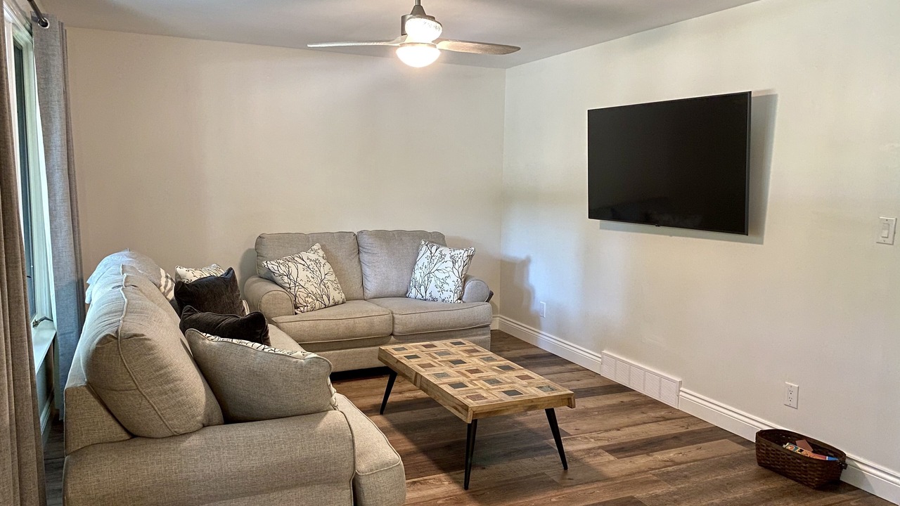 Photo of Livingroom in Grand Bend