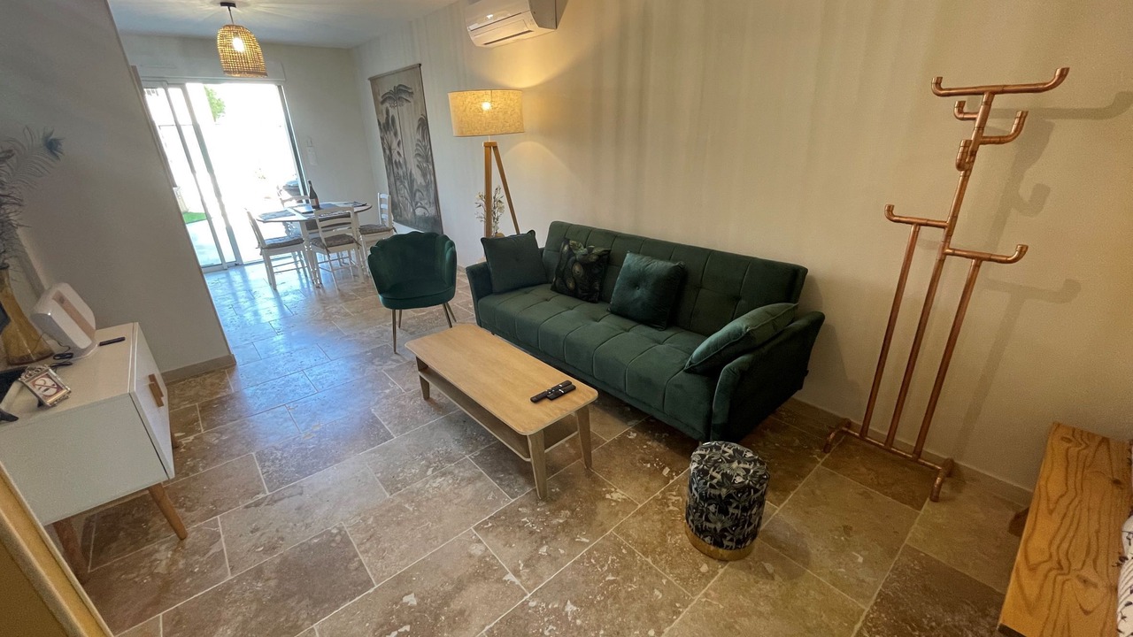 Photo of Livingroom in Caux-et-Sauzens