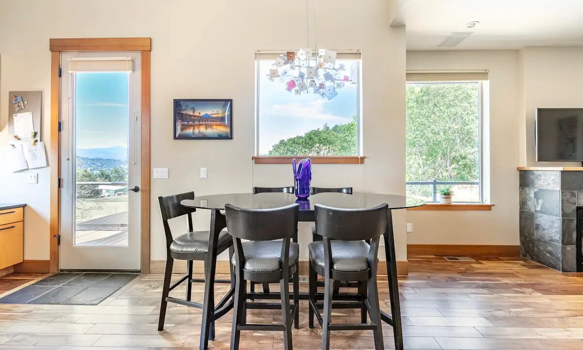Photo of Livingroom in Mt. Hood - Columbia River Gorge