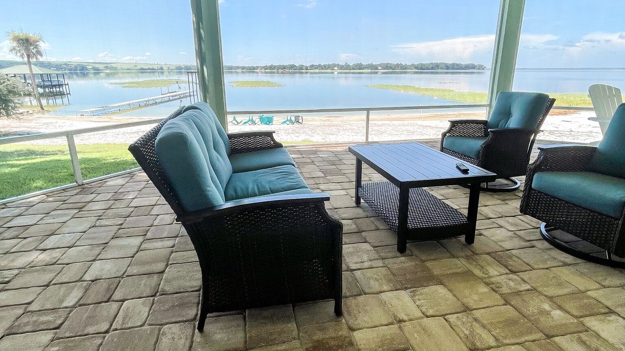 Photo of Patio Balcony in Crooked Lake
