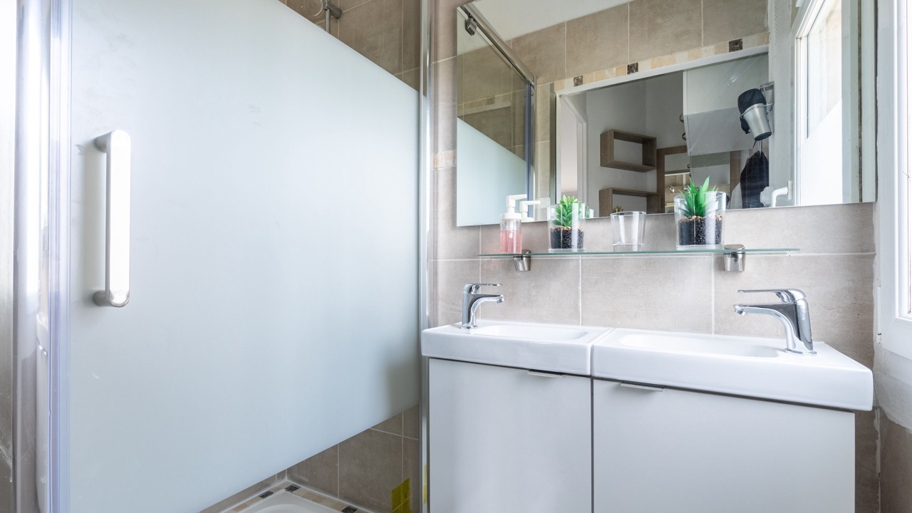 Photo of Bathroom in Bennecourt