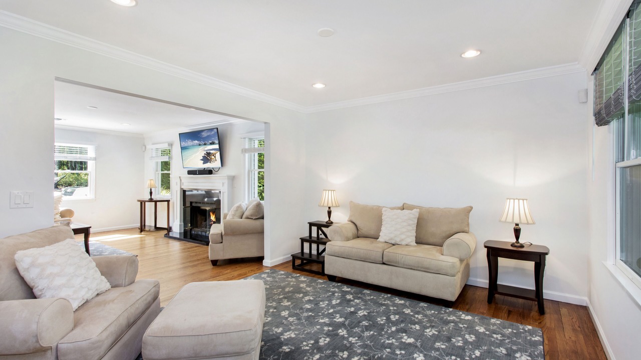 Photo of Livingroom in Hampton Bays