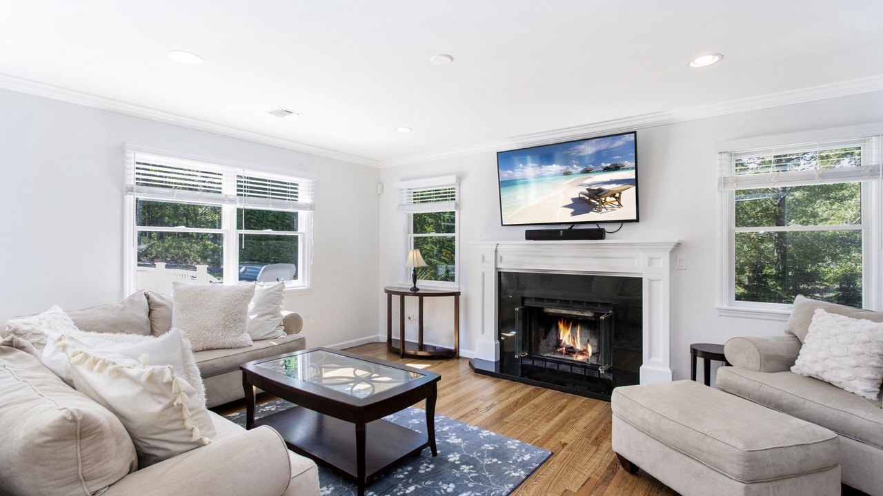 Photo of Livingroom in Hampton Bays
