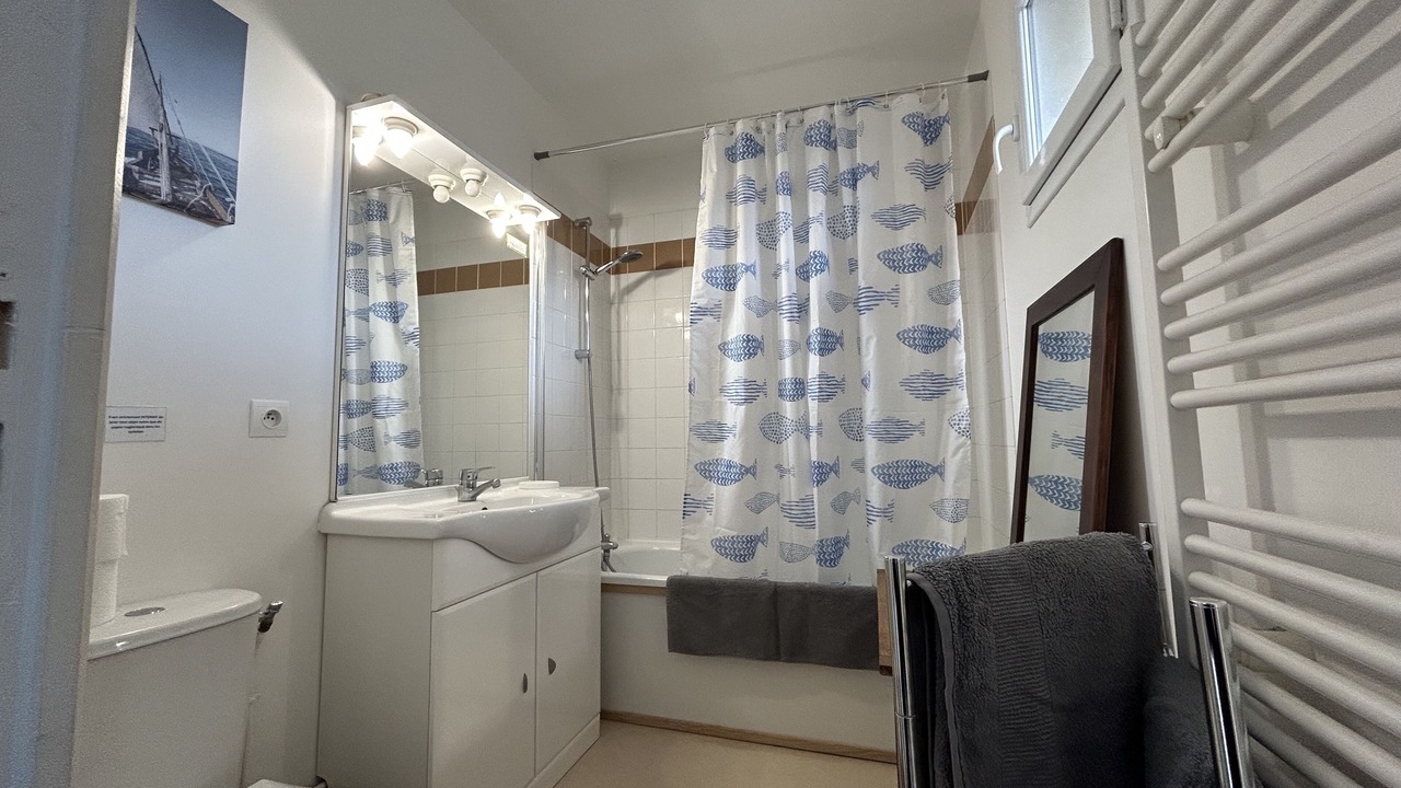 Photo of Bathroom in Equemauville