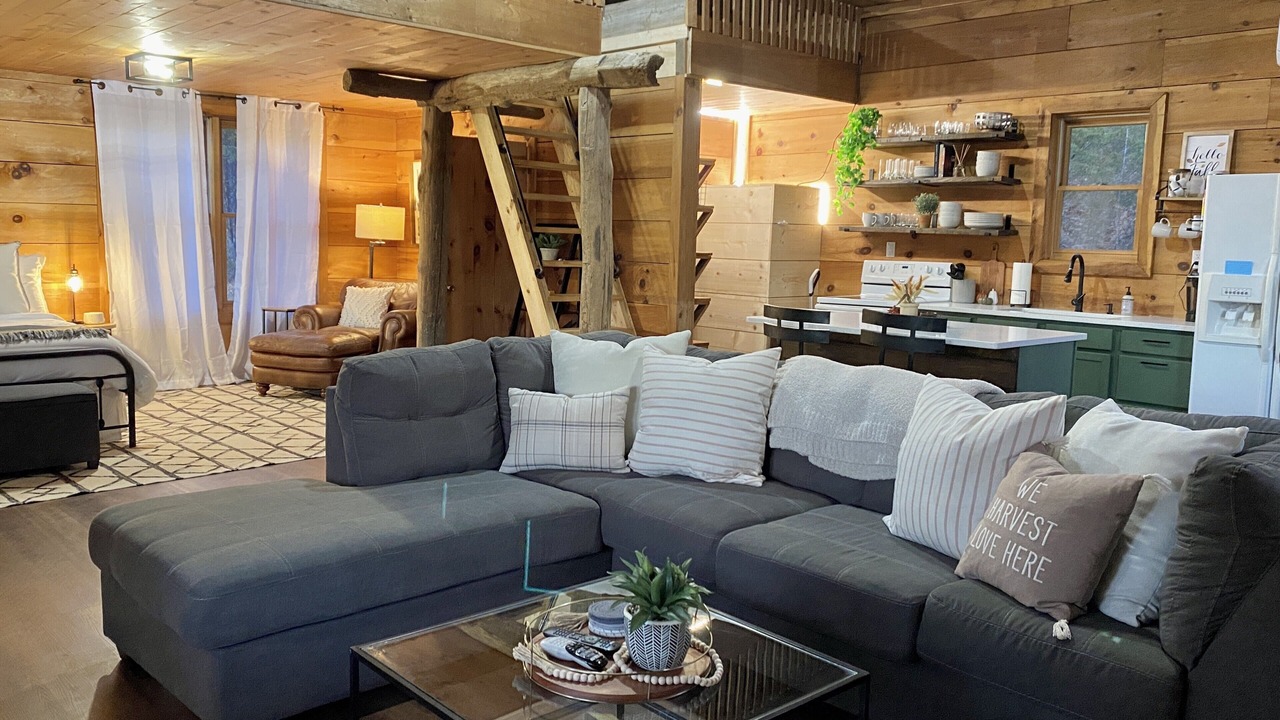 Photo of Livingroom in Lynn Garden