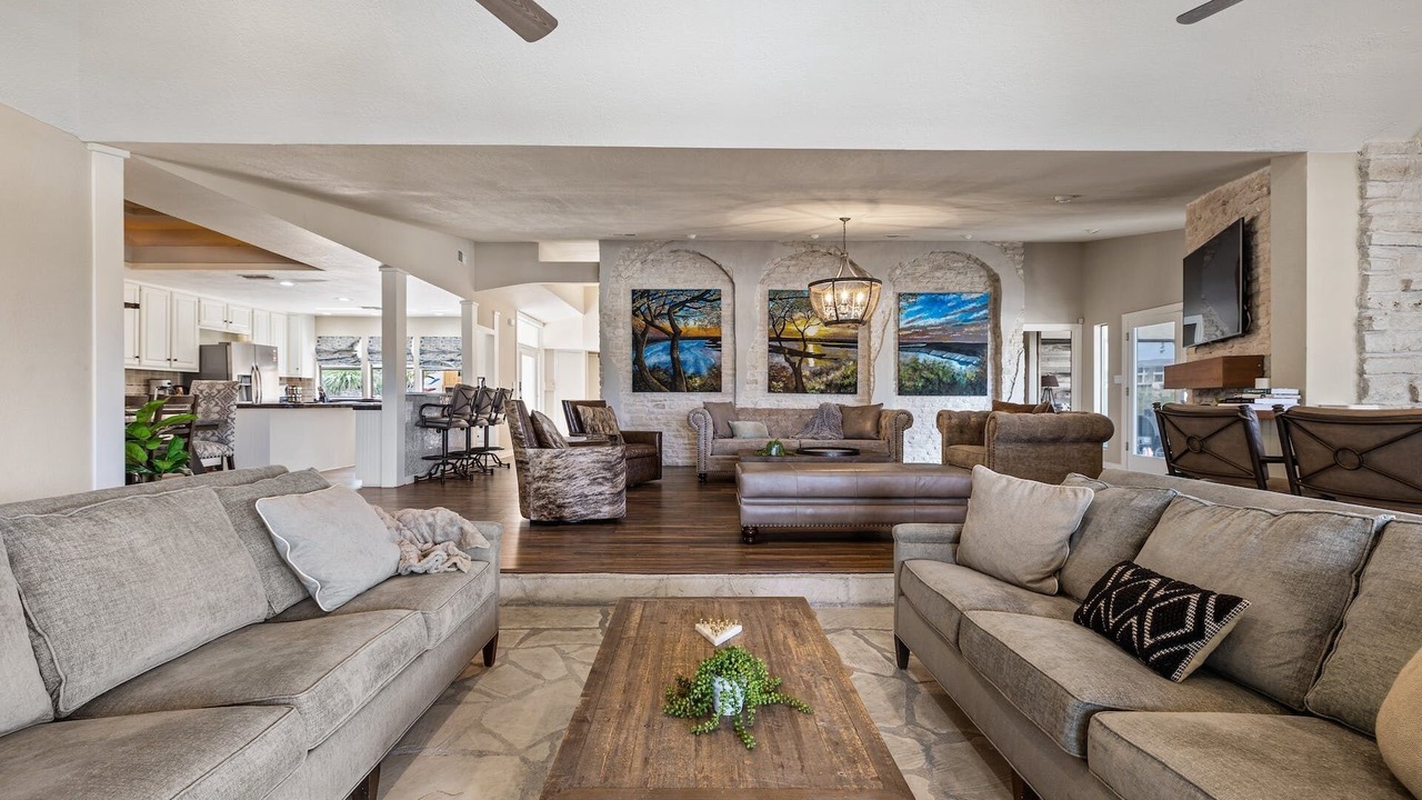 Photo of Livingroom in Lakeway