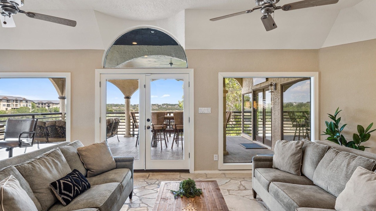 Photo of Livingroom in Lakeway