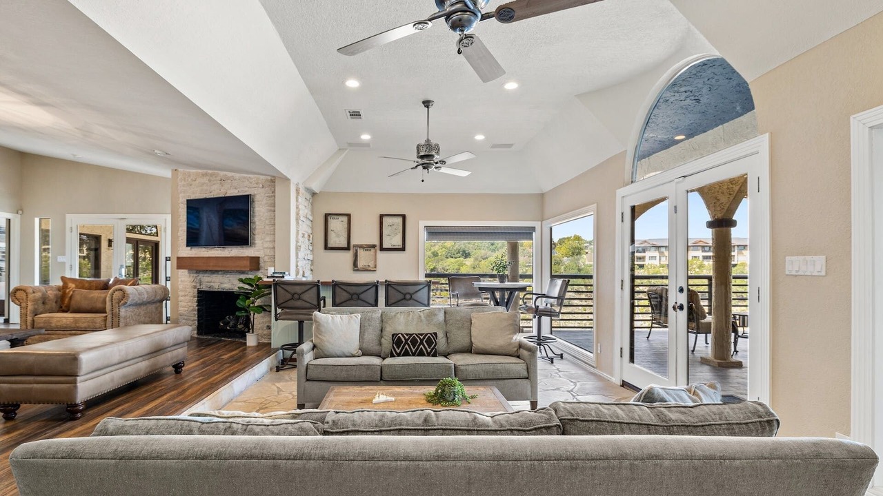 Photo of Livingroom in Lakeway