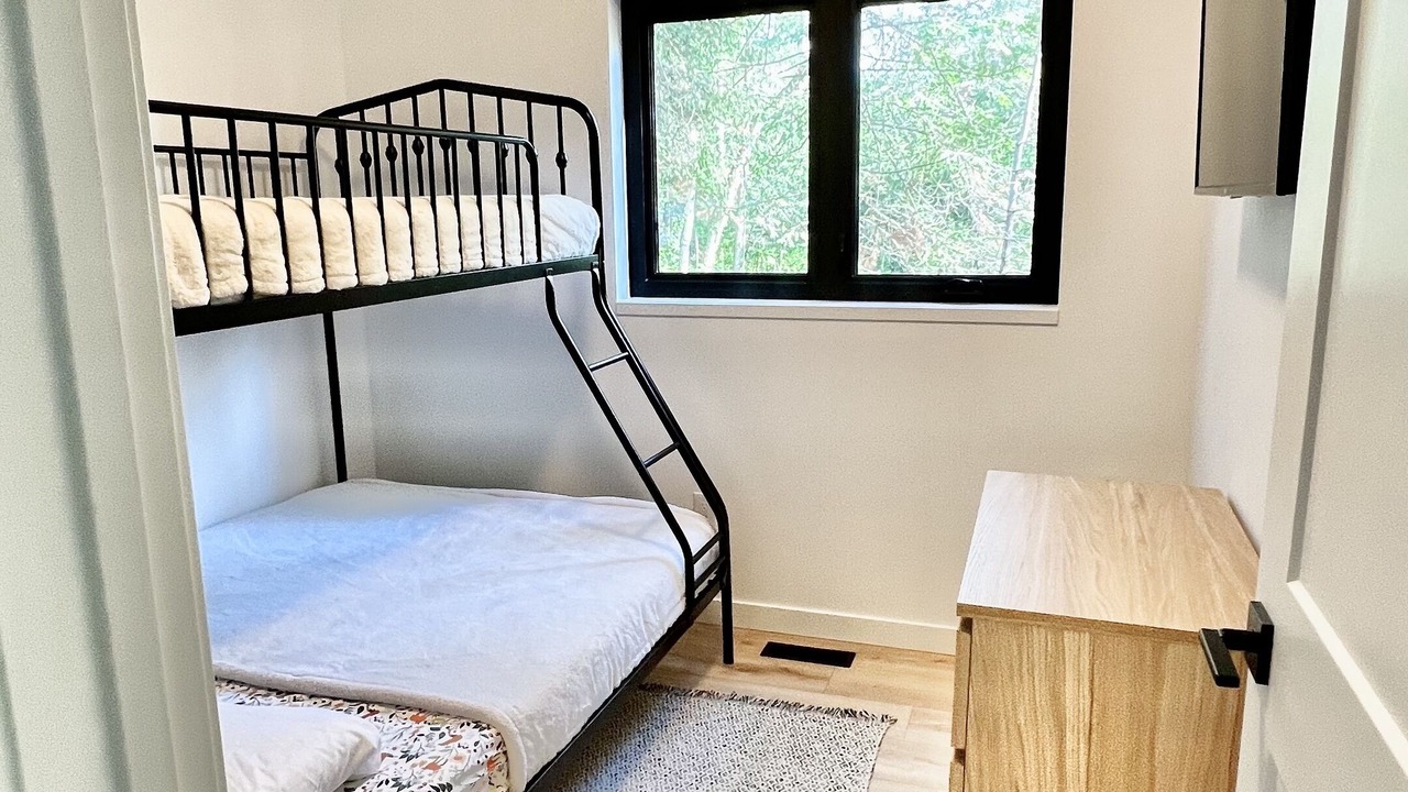 Photo of Bedroom in Victoria Beach