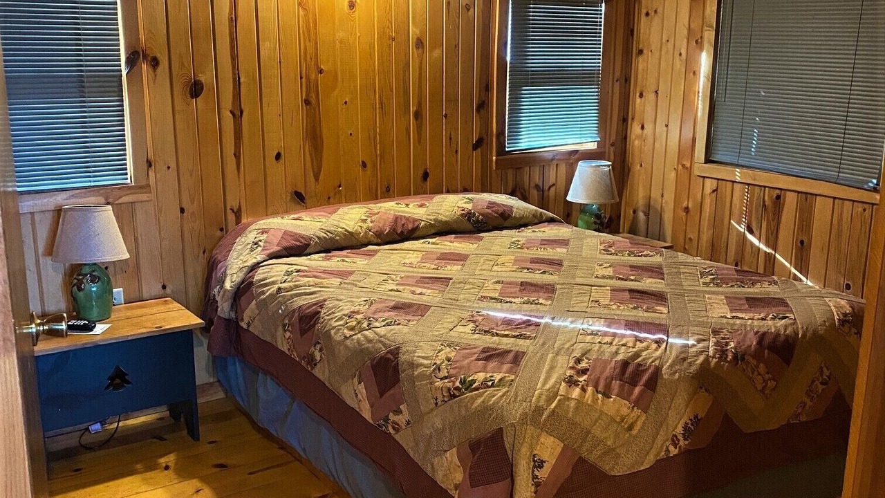 Photo of Bedroom in Hill City