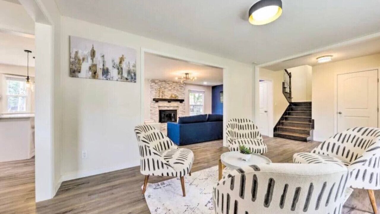 Photo of Livingroom in Nall Hills