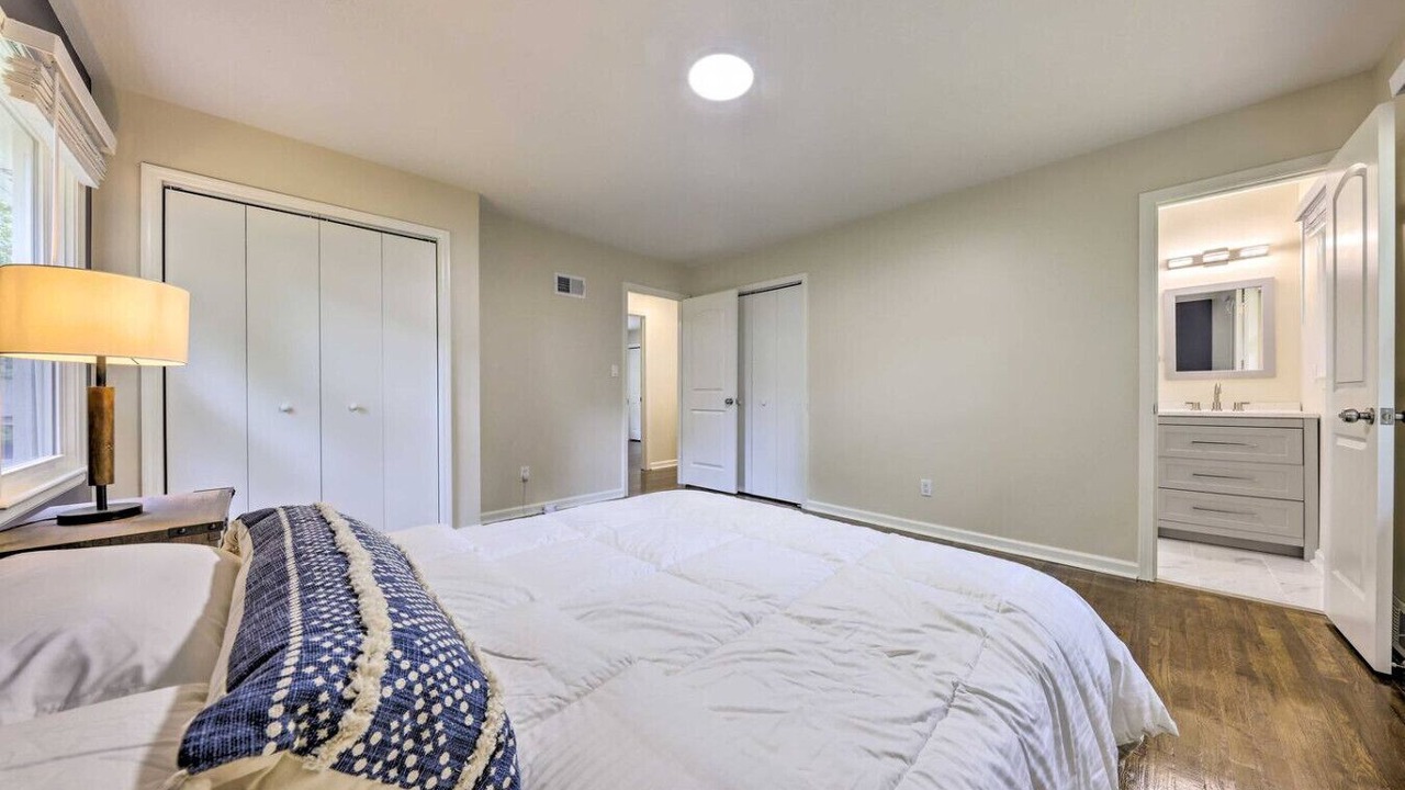 Photo of Bedroom in Nall Hills