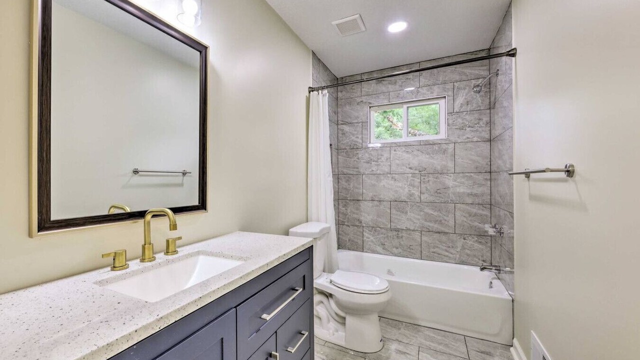 Photo of Bathroom in Nall Hills