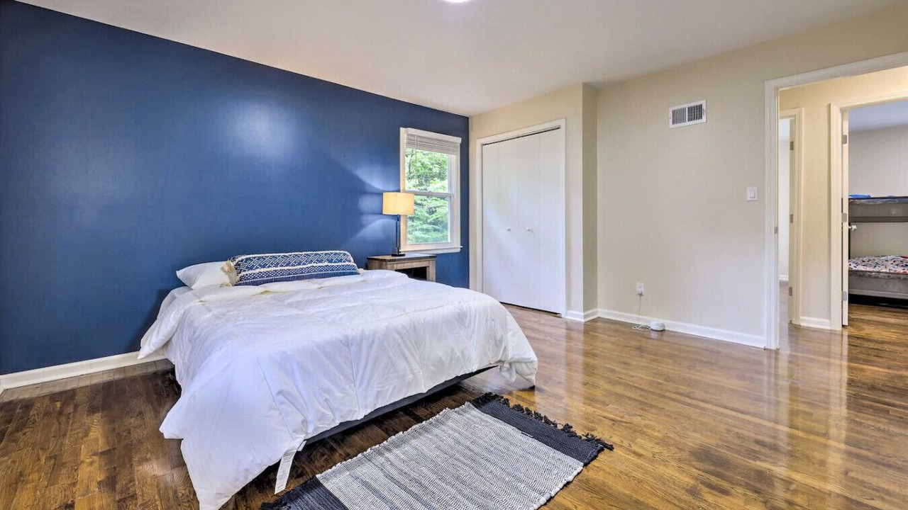 Photo of Bedroom in Nall Hills