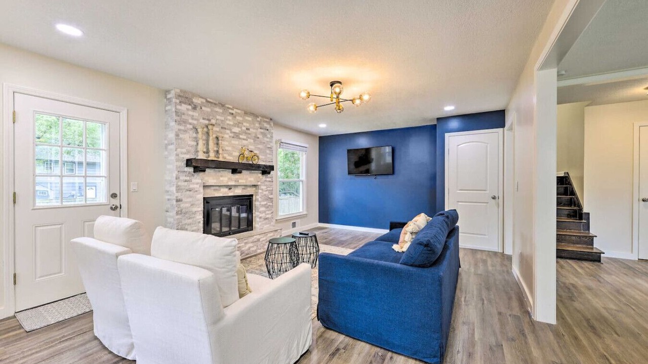 Photo of Livingroom in Nall Hills